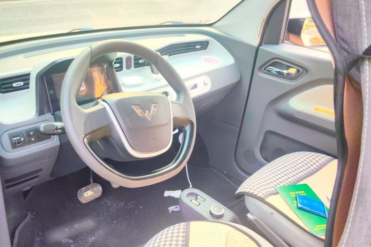 Used Wuling Hongguang MINIEV 2022 Macaron Premium Model – Lithium Iron Phosphate Center Console