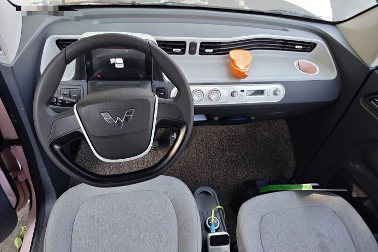 Used Wuling Hongguang MINIEV 2022 Macaron Premium Model – Lithium Iron Phosphate Center Console