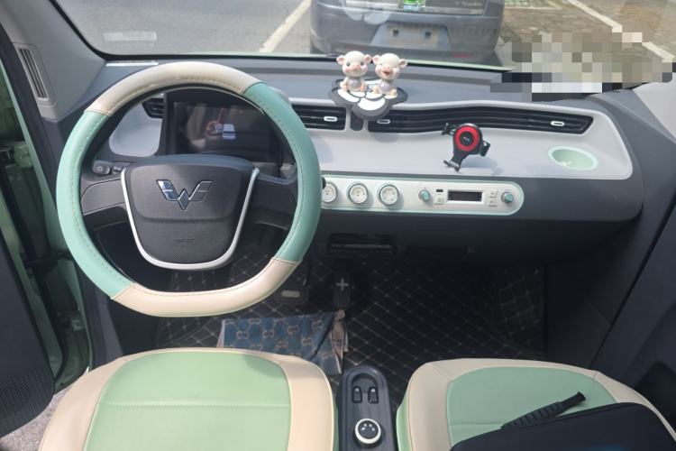 Used Wuling Hongguang MINIEV 2022 Macaron Fashion Model Lithium Iron Phosphate Center Console