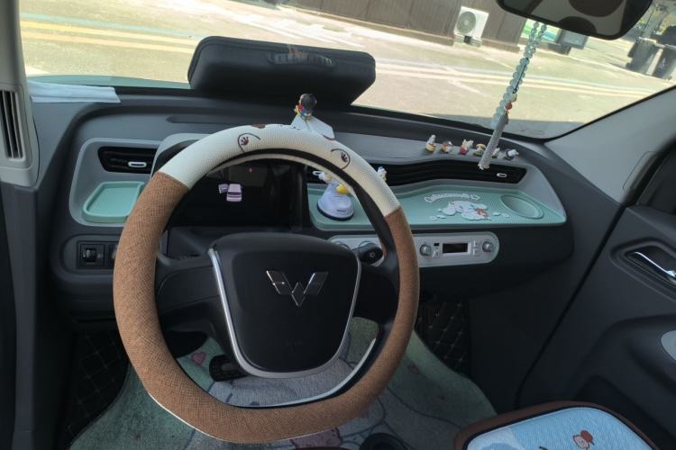 Used Wuling Hongguang MINIEV 2022 Macaron Premium Model – Lithium Iron Phosphate Center Console