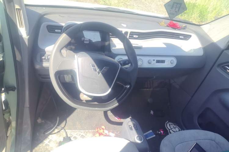 Used Wuling Hongguang MINIEV 2022 Macaron Fashion Edition Lithium-Nickel-Cobalt-Alpha-oxide Center Console