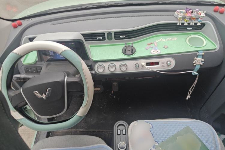 Used Wuling Hongguang MINIEV 2022 Macaron Premium Model – Lithium Iron Phosphate Center Console