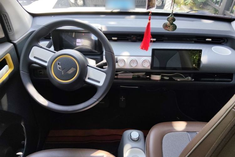 Used Wuling Hongguang MINIEV 2022 GAMEBOY 300km Enthusiast Model with Lithium Iron Phosphate Center Console
