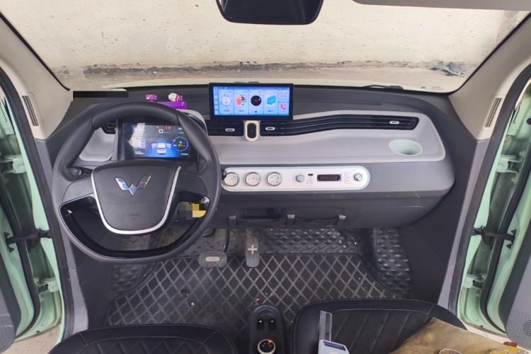 Used Wuling Hongguang MINIEV 2022 Macaron Premium Model – Lithium Iron Phosphate Center Console