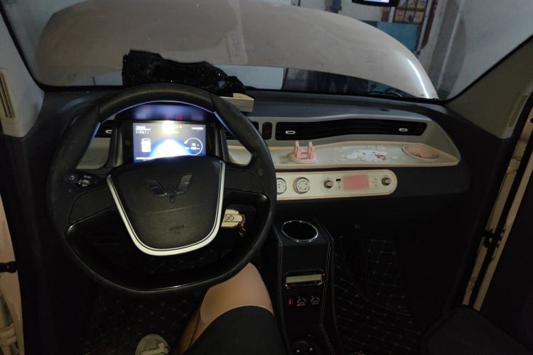 Used Wuling Hongguang MINIEV 2022 Macaron Premium Model – Lithium Ternary Battery Center Console