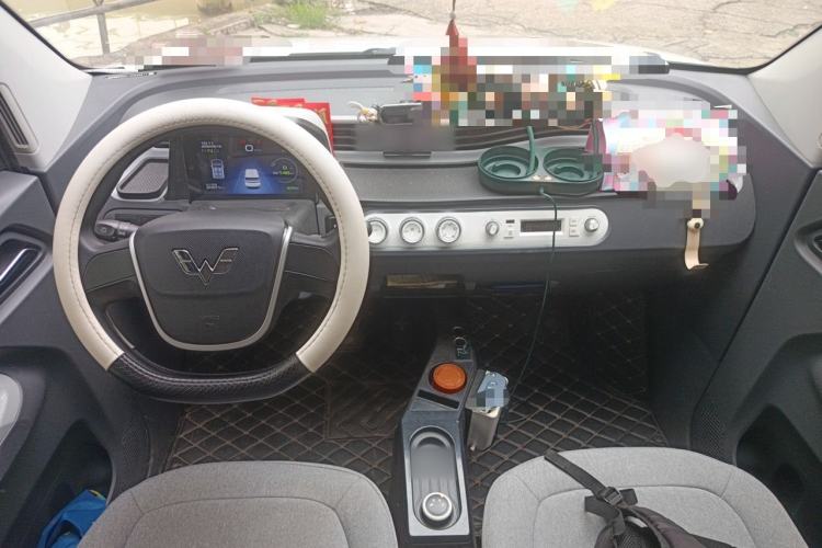 Used Wuling Hongguang MINIEV 2022 Macaron Premium Model – Lithium Iron Phosphate Center Console