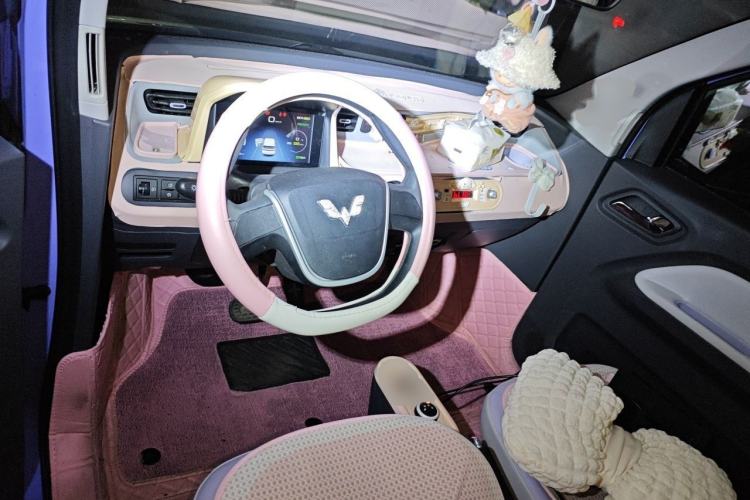 Used Wuling Hongguang MINIEV 2022 Macaron Colorful Edition Lithium-Ion Battery Center Console