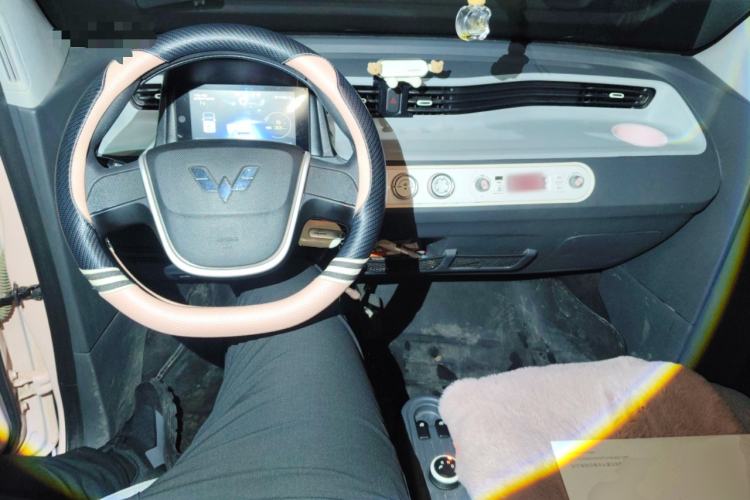 Used Wuling Hongguang MINIEV 2022 Macaron Premium Model – Lithium Iron Phosphate Center Console