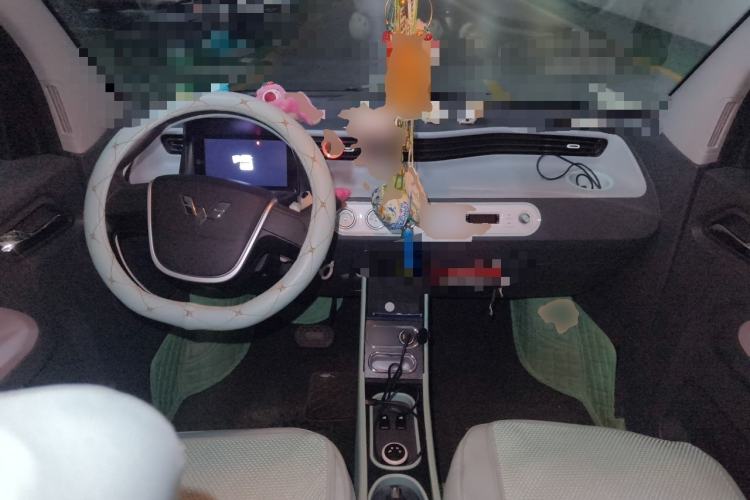 Used Wuling Hongguang MINIEV 2022 Macaron Premium Model – Lithium Iron Phosphate Center Console