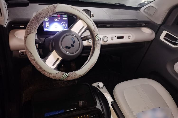 Used Wuling Hongguang MINIEV 2022 Convertible Model Center Console