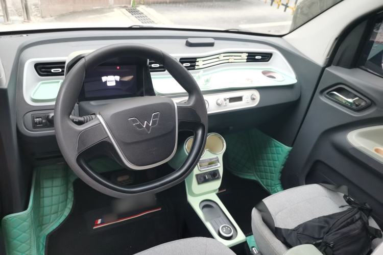 Used Wuling Hongguang MINIEV 2022 Macaron Fashion Model Lithium Iron Phosphate Center Console