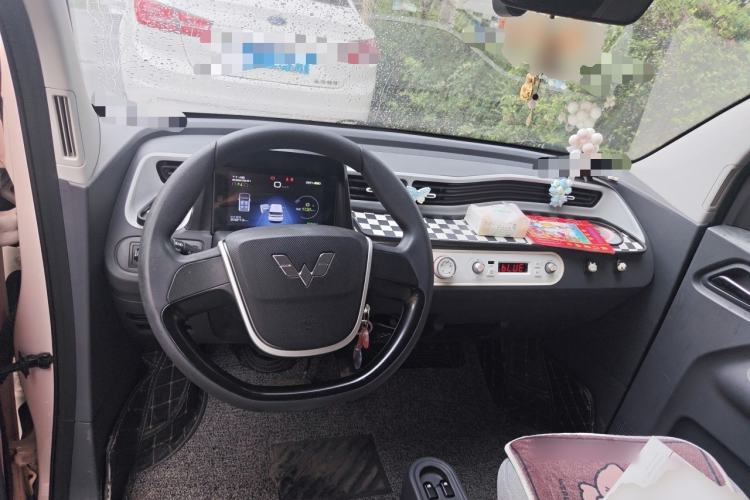Used Wuling Hongguang MINIEV 2022 Macaron Fashion Model Lithium Iron Phosphate Center Console