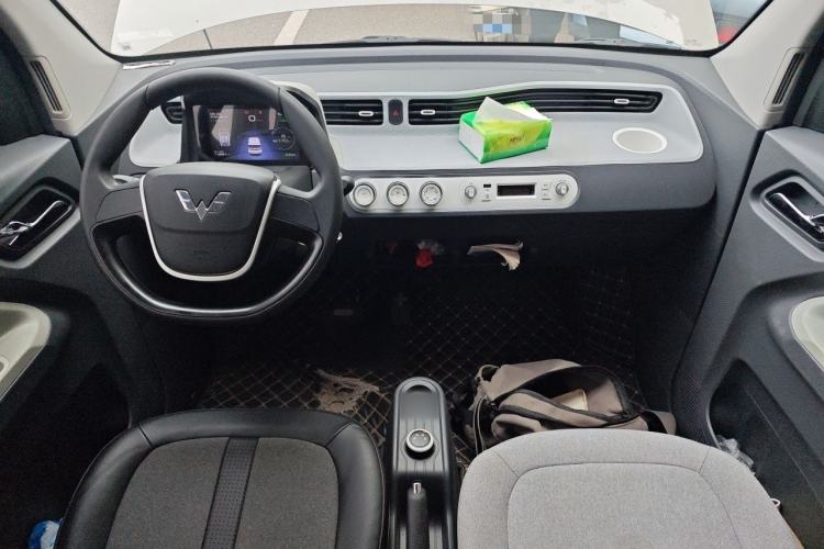 Used Wuling Hongguang MINIEV 2022 Macaron Premium Model – Lithium Iron Phosphate Center Console