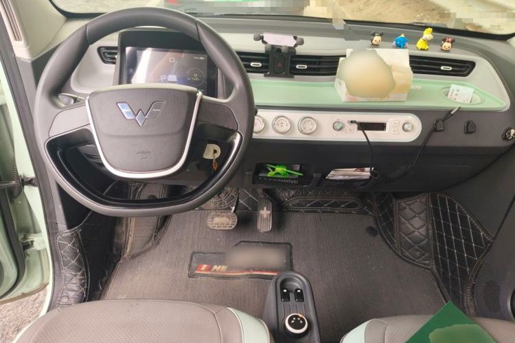 Used Wuling Hongguang MINIEV 2022 Macaron Premium Model – Lithium Iron Phosphate Center Console