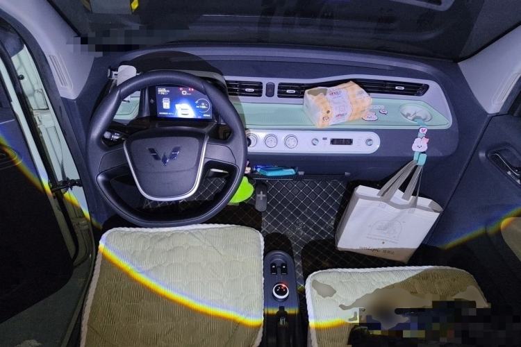 Used Wuling Hongguang MINIEV 2022 Macaron Premium Model – Lithium Iron Phosphate Center Console