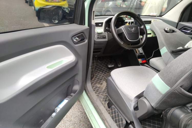 Used Wuling Hongguang MINIEV 2022 Macaron Premium Model – Lithium Iron Phosphate Driver Seat