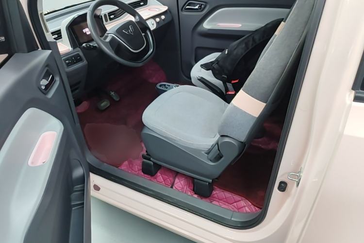 Used Wuling Hongguang MINIEV 2022 Macaron Premium Model – Lithium Iron Phosphate Driver Seat
