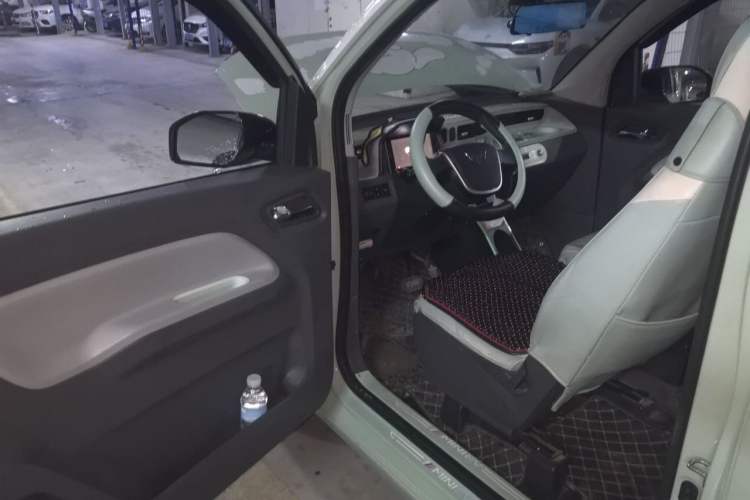 Used Wuling Hongguang MINIEV 2022 Macaron Premium Model – Lithium Iron Phosphate Driver Seat
