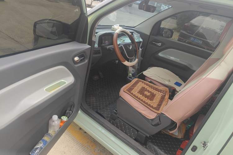 Used Wuling Hongguang MINIEV 2022 Macaron Premium Model – Lithium Iron Phosphate Driver Seat