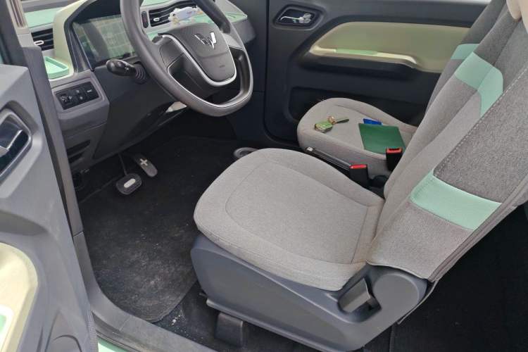 Used Wuling Hongguang MINIEV 2022 Macaron Fashion Model Lithium Iron Phosphate Driver Seat