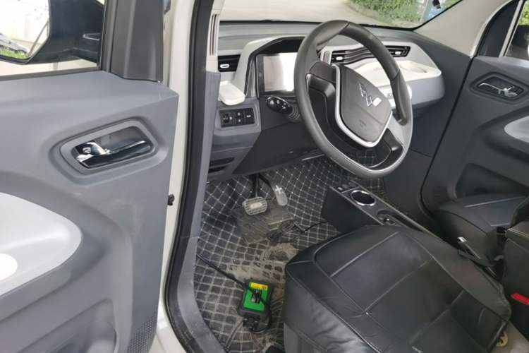 Used Wuling Hongguang MINIEV 2022 Macaron Premium Model – Lithium Iron Phosphate Driver Seat