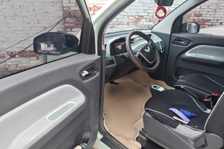 Used Wuling Hongguang MINIEV 2022 Macaron Fashion Model Lithium Iron Phosphate Driver Seat