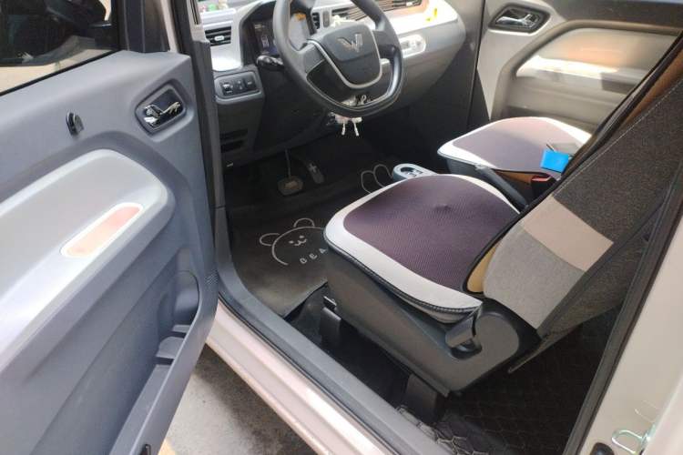 Used Wuling Hongguang MINIEV 2022 Macaron Colorful Edition Lithium-Ion Battery Driver Seat