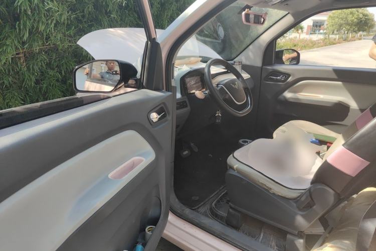 Used Wuling Hongguang MINIEV 2022 Macaron Fashion Model Lithium Iron Phosphate Driver Seat