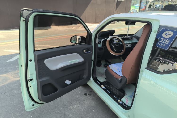 Used Wuling Hongguang MINIEV 2022 Macaron Premium Model – Lithium Iron Phosphate Driver Seat
