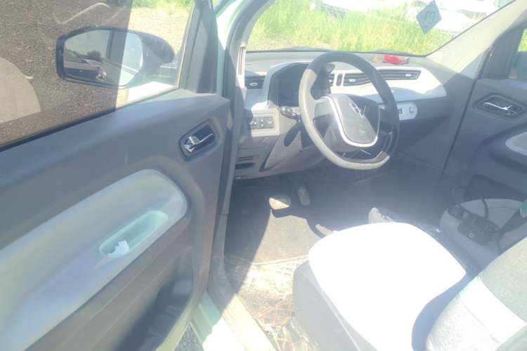 Used Wuling Hongguang MINIEV 2022 Macaron Fashion Edition Lithium-Nickel-Cobalt-Alpha-oxide Driver Seat