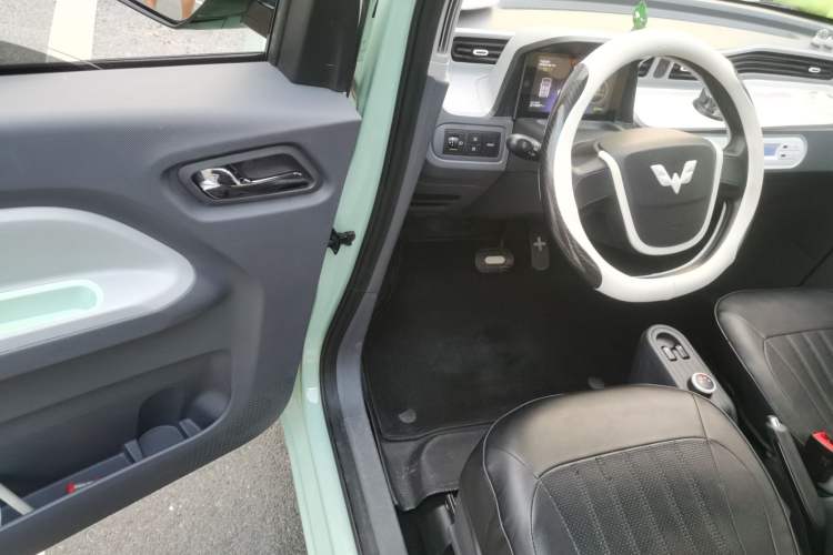 Used Wuling Hongguang MINIEV 2022 Macaron Premium Model – Lithium Iron Phosphate Driver Seat
