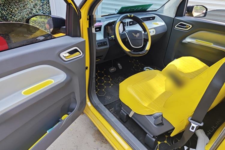 Used Wuling Hongguang MINIEV 2022 Macaron Fashion Edition Lithium-Nickel-Cobalt-Alpha-oxide Driver Seat