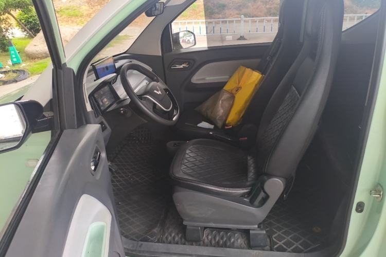 Used Wuling Hongguang MINIEV 2022 Macaron Premium Model – Lithium Iron Phosphate Driver Seat
