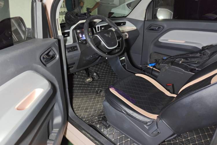 Used Wuling Hongguang MINIEV 2022 Macaron Premium Model – Lithium Ternary Battery Driver Seat