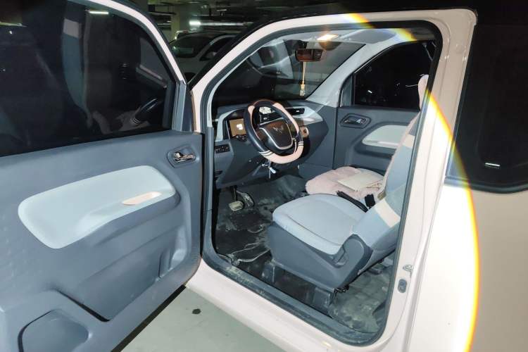 Used Wuling Hongguang MINIEV 2022 Macaron Premium Model – Lithium Iron Phosphate Driver Seat
