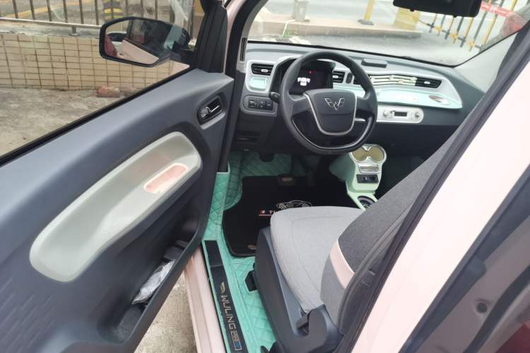 Used Wuling Hongguang MINIEV 2022 Macaron Fashion Model Lithium Iron Phosphate Driver Seat