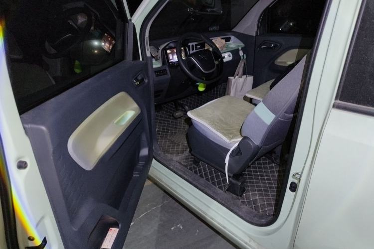 Used Wuling Hongguang MINIEV 2022 Macaron Premium Model – Lithium Iron Phosphate Driver Seat