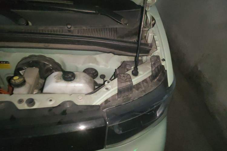 Used Wuling Hongguang MINIEV 2022 Macaron Fashion Model Lithium Iron Phosphate Engine Bay Left