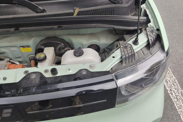 Used Wuling Hongguang MINIEV 2022 Macaron Fashion Model Lithium Iron Phosphate Engine Bay Left