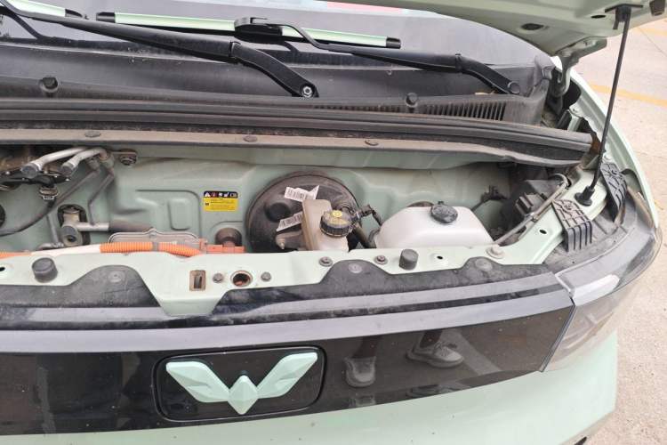 Used Wuling Hongguang MINIEV 2022 Macaron Fashion Model Lithium Iron Phosphate Engine Bay Left