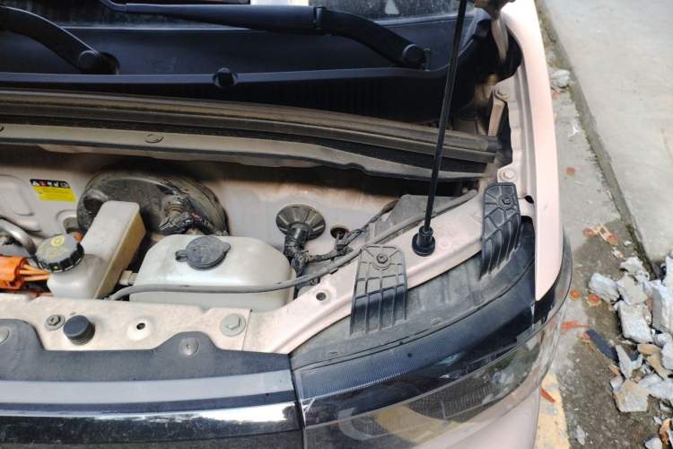 Used Wuling Hongguang MINIEV 2022 Macaron Colorful Edition Lithium-Ion Battery Engine Bay Left