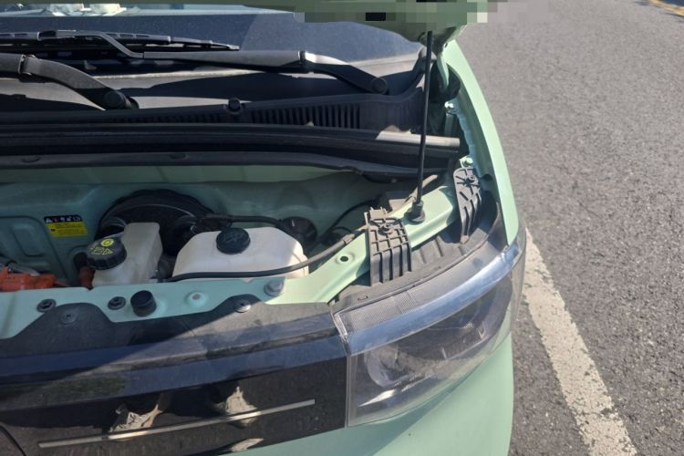 Used Wuling Hongguang MINIEV 2022 Macaron Fashion Model Lithium Iron Phosphate Engine Bay Left