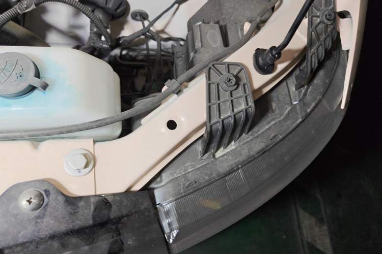 Used Wuling Hongguang MINIEV 2022 Macaron Premium Model – Lithium Ternary Battery Engine Bay Left