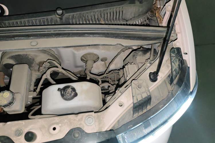Used Wuling Hongguang MINIEV 2022 Macaron Premium Model – Lithium Iron Phosphate Engine Bay Left