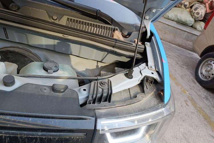 Used Wuling Hongguang MINIEV 2022 Convertible Model Engine Bay Left