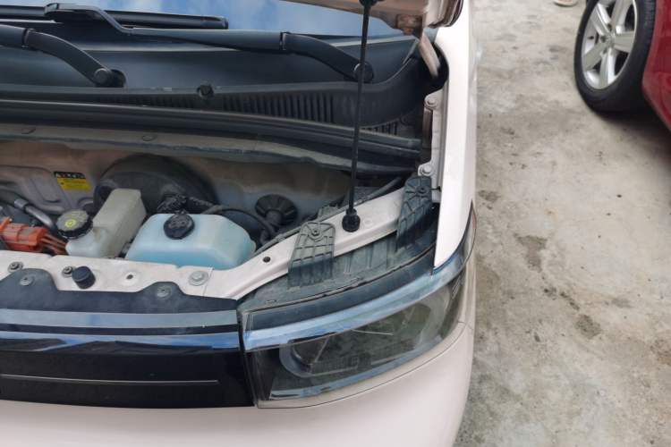 Used Wuling Hongguang MINIEV 2022 Macaron Fashion Model Lithium Iron Phosphate Engine Bay Left