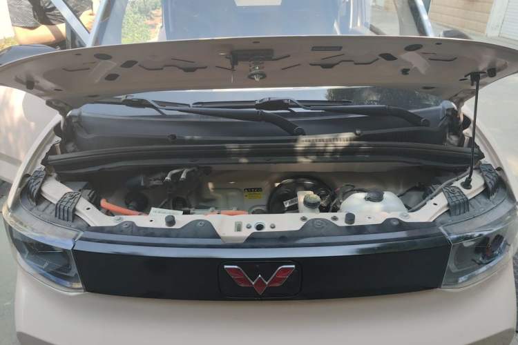 Used Wuling Hongguang MINIEV 2022 Macaron Fashion Model Lithium Iron Phosphate Engine Bay