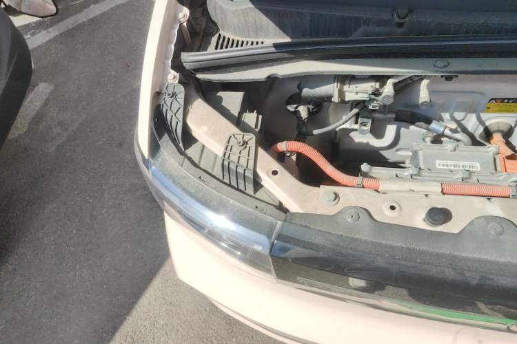 Used Wuling Hongguang MINIEV 2022 Macaron Premium Model – Lithium Iron Phosphate Engine Bay Right