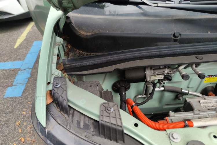 Used Wuling Hongguang MINIEV 2022 Macaron Premium Model – Lithium Iron Phosphate Engine Bay Right