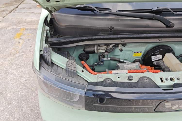 Used Wuling Hongguang MINIEV 2022 Macaron Premium Model – Lithium Iron Phosphate Engine Bay Right